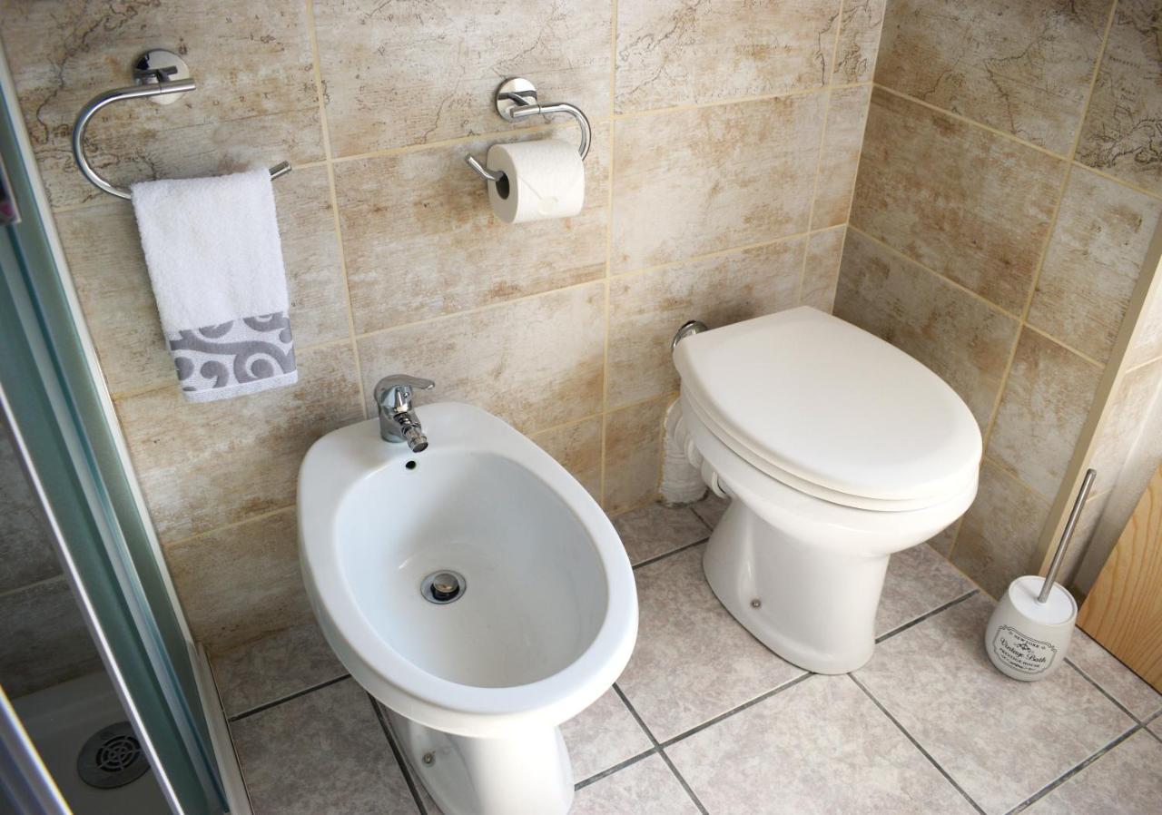 La bussola fiorita Villa Oristano Esterno foto